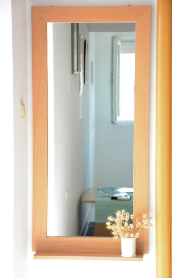 Apartmani Prvi Red Do Mora باغ المظهر الخارجي الصورة